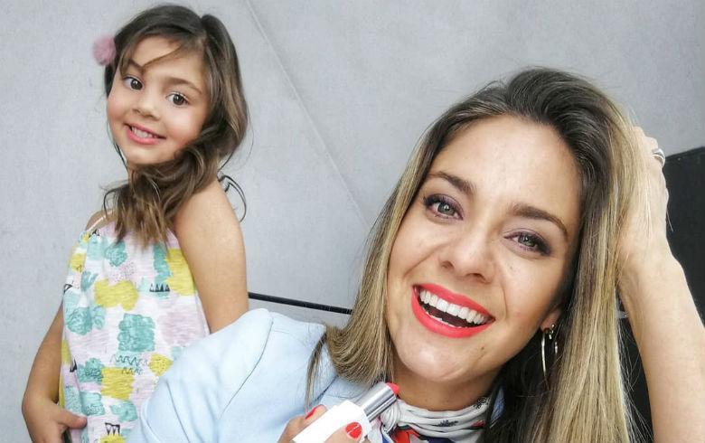 Camila Stuardo y su hija ayudaron en olla común: “Tenemos la responsabilidad de formar niños con más empatía”