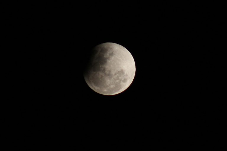 Eclipse lunar en Chile: a qué hora ver la “Luna de Sangre” y cuándo alcanzará su punto máximo
