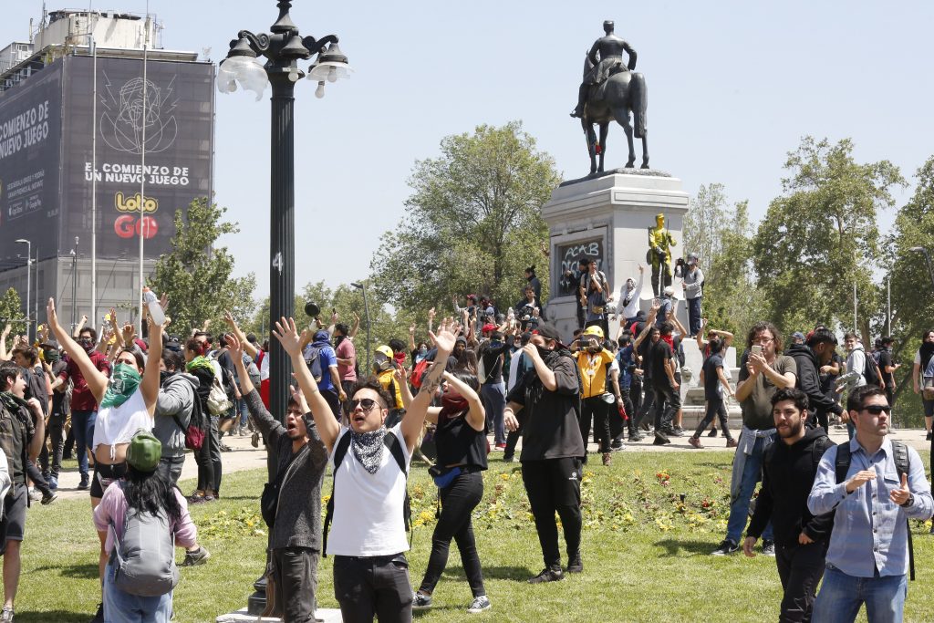 Encuesta Criteria: 67% cree que el estallido social fue “algo positivo” para el país