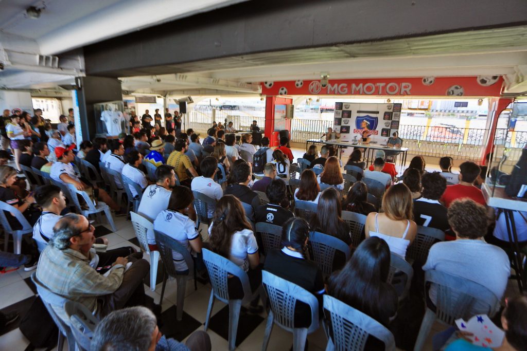 Asamblea de socios de Colo-Colo aprobó sumar candidatos en eventual proceso constituyente