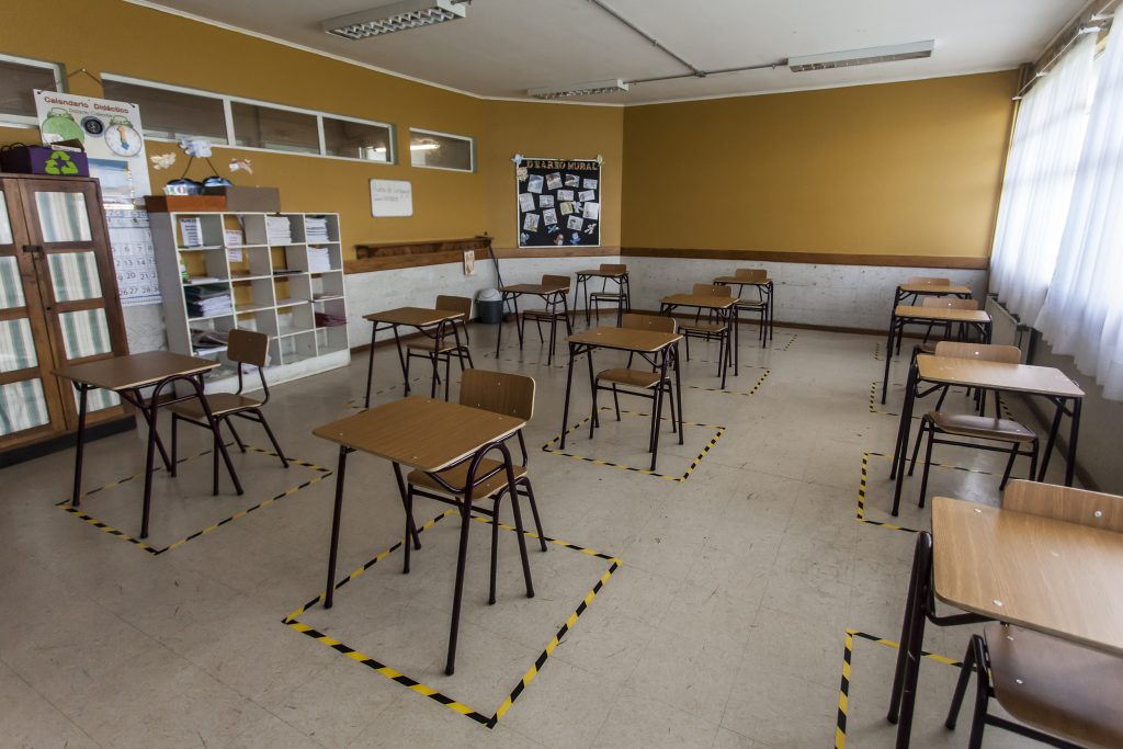 Presidente del Colegio de Profesores afirmó que existe el primer caso de contagio de covid-19 en la vuelta a clases