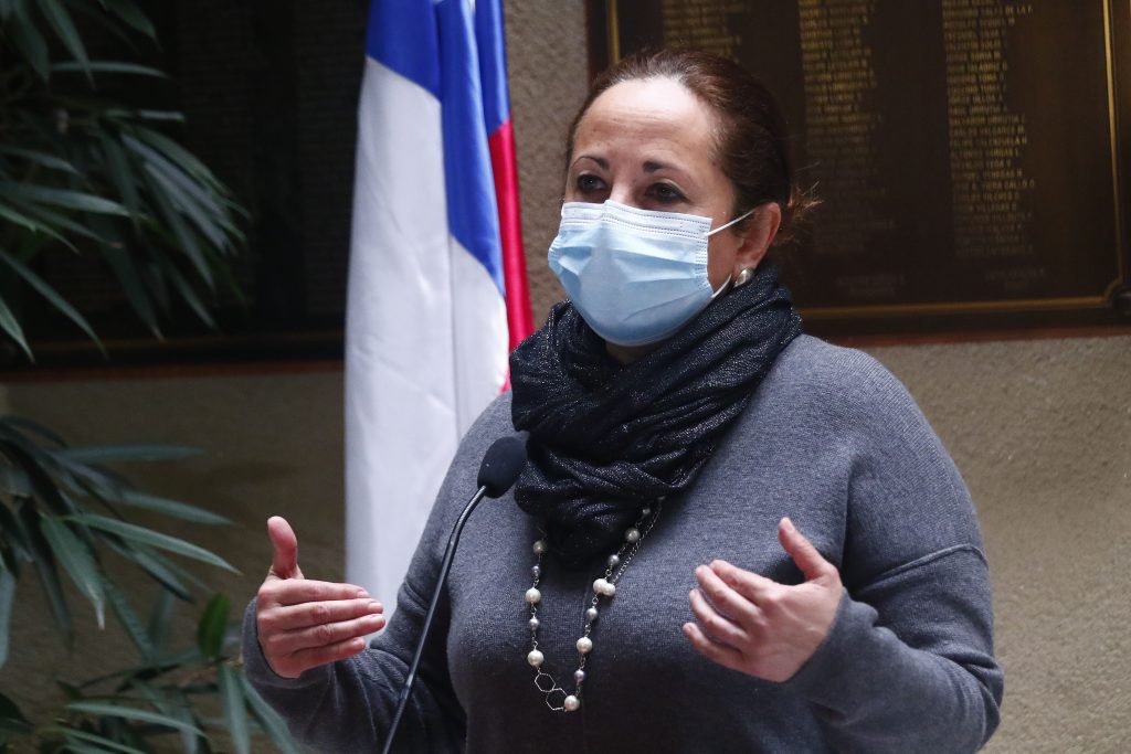Diputada Sepúlveda por Bono Clase Media: “La situación que hoy vive el país no es para andar cazando a las personas”
