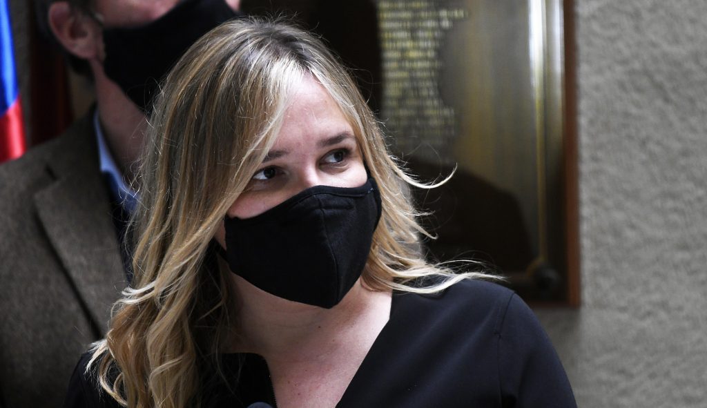 Diputada Hoffmann (UDI) sufrió funa mientras grababa video para la franja del “Rechazo”