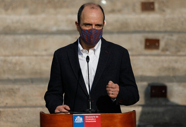 Ministro Monckeberg dice que “perseguirán y sancionarán” a quienes recibieron Bono Clase Media de forma irregular