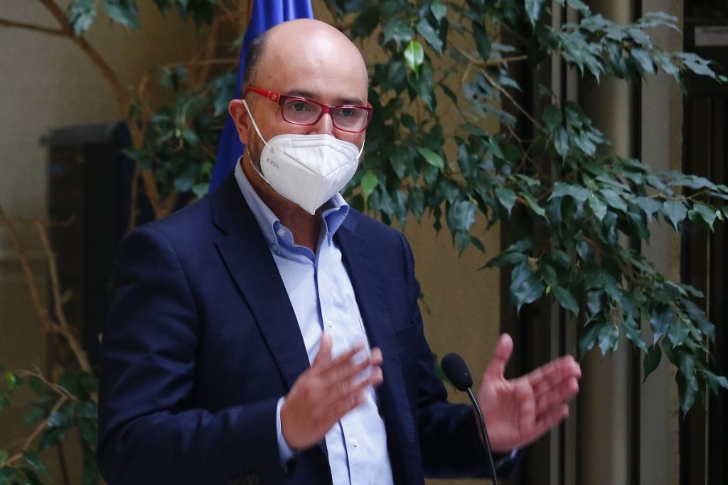 Diputado Ilabaca por manejo de cifras: “Ya nadie cree en los informes del Minsal”