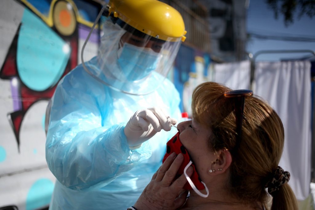 Minsal informa 2.250 nuevos contagios de COVID-19 y 14 fallecidos: Hay 11.620 casos activos