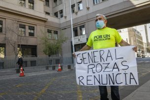 FOTOS | Carabineros en retiro protestan afuera de la Dirección General de la institución