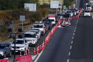 56 mil vehículos salieron este viernes de la R.M.: Cifra más alta desde el inicio de la pandemia