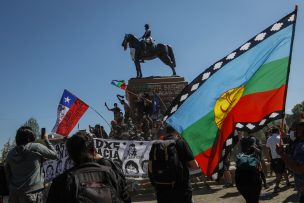 “Encuentro de dos mundos”: Cientos de personas marchan por la Alameda [FOTOS]