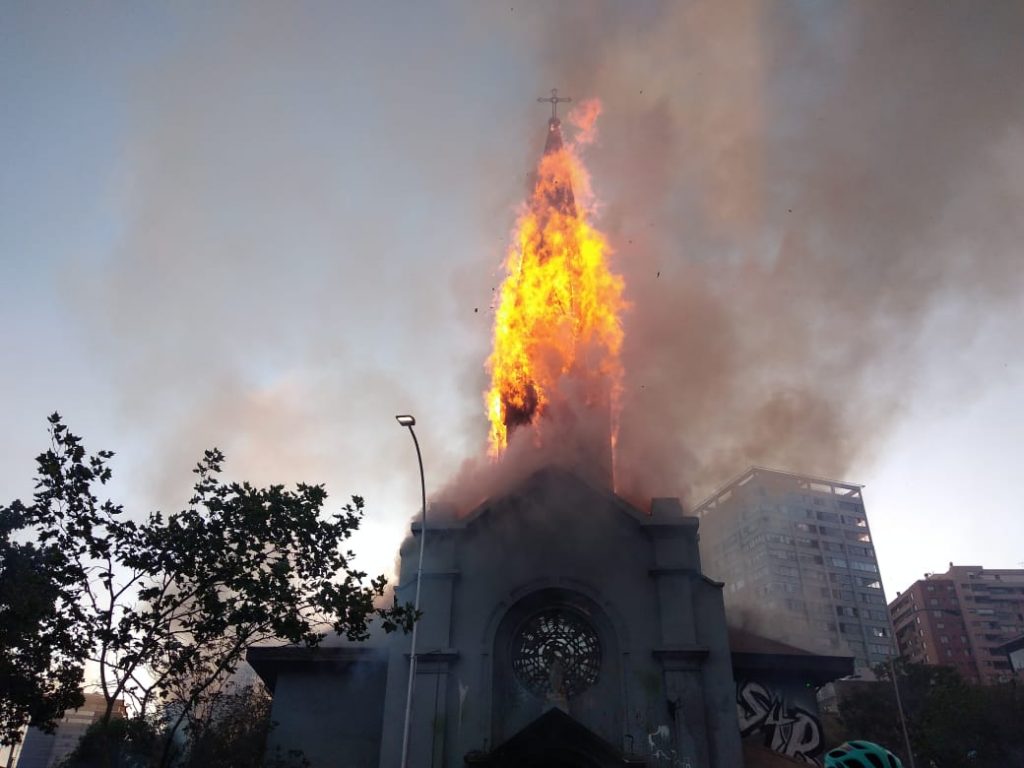 Monseñor Aós tras ataques incendiarios a iglesias: “Basta de violencia. No justifiquemos lo injustificable”