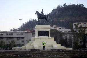 Carabineros pondrá tres escuadrones para resguardar estatua de Baquedano