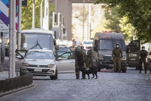 Personal del GOPE investigó auto abandonado cercano a La Moneda