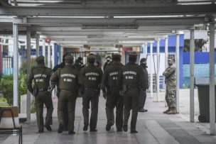 Detienen a joven en local de Las Condes tras afirmar que llevaba una bomba