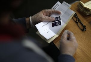 Dos mujeres son detenidas tras fotografiar el voto en San Pedro de La Paz