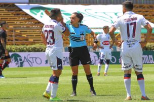 María Belén Carvajal, la árbitra chilena que hizo historia en Primera B: 