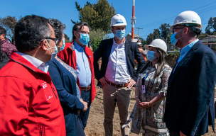 Felipe Ward visita avances en puentes sobre el Estero de Reñaca