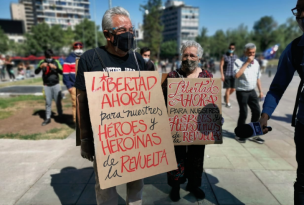 Manifestantes se reúnen en Plaza Baquedano a un año del Estallido Social