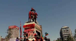 Vuelven a pintar de rojo la estatua del general Baquedano en Plaza Italia