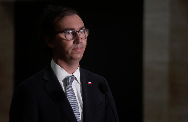 “Se expone a multas”: Figueroa responde a Jadue luego de que cuestionara la vuelta a clases presenciales