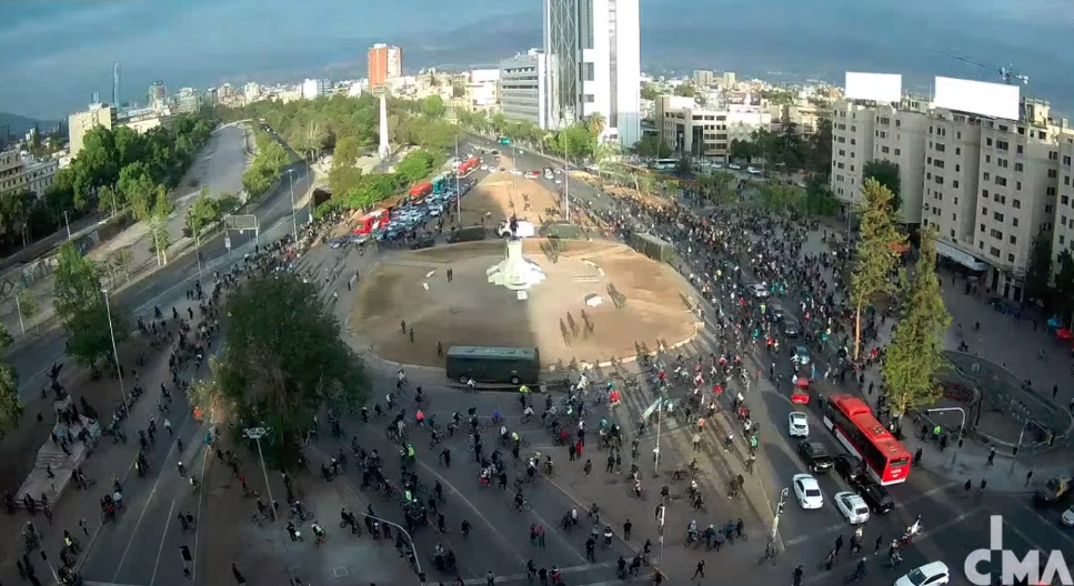 Se registra manifestación de ciclistas en Plaza Baquedano: se generaron cortes de tránsito