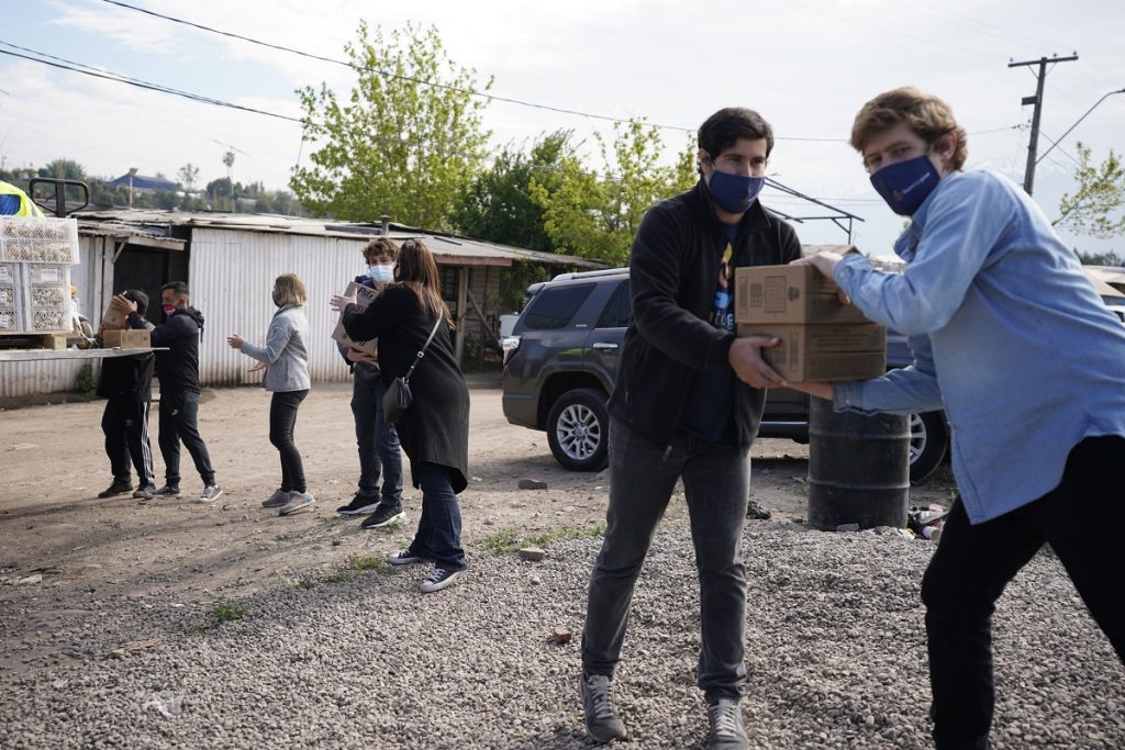 Más de 250 mil comidas y un millón de minutos de conectividad logró campaña que ayuda a los campamentos de Chile