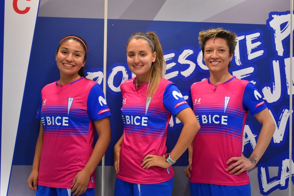 Universidad Católica estrenó una increíble indumentaria para el fútbol femenino