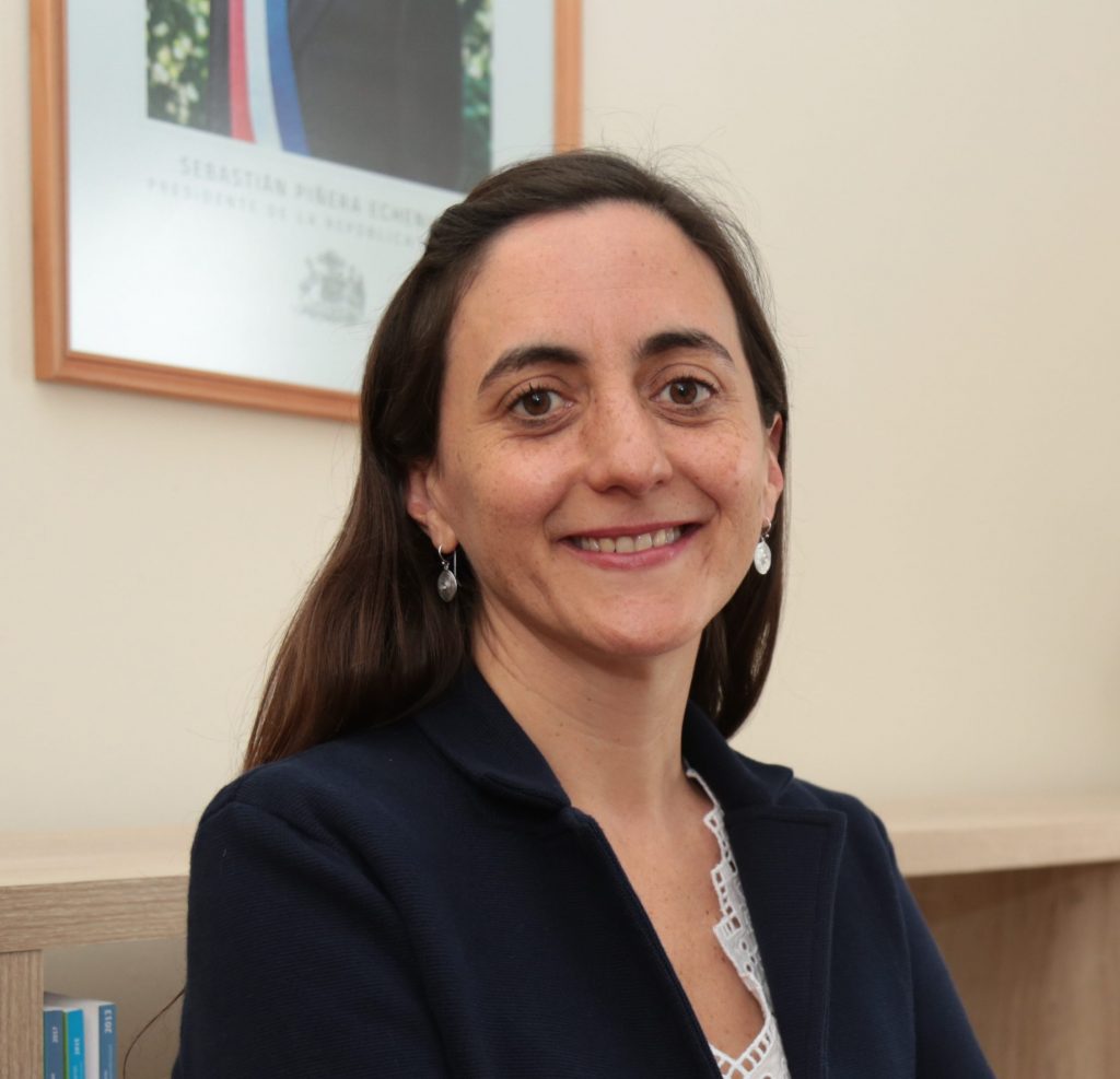 Ministra Undurraga llama a postular a bono para mujeres del mundo rural