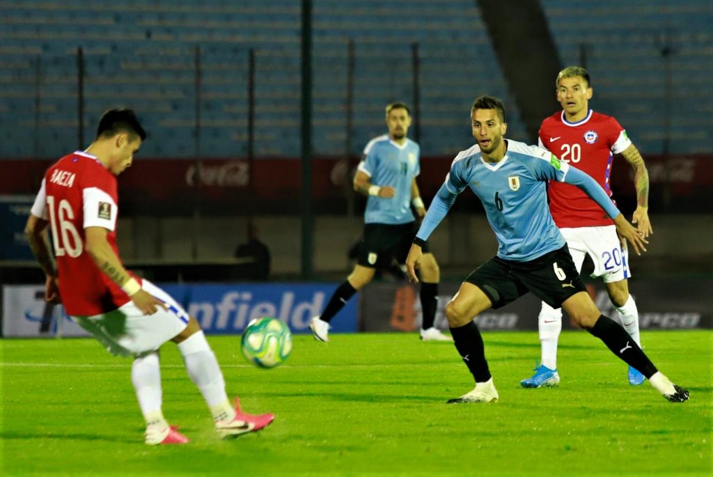 EN VIVO | La Roja cae con polémica con Uruguay: el VAR no le cobró un claro penal
