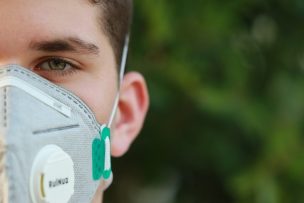 Joven de 25 años sufrió síntomas más graves tras contagiarse por segunda vez de COVID-19