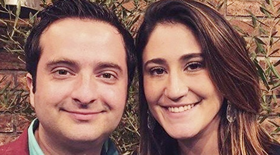 Toto Acuña se muestra “más enamorado que nunca” en veraniega postal junto a Belén Mora