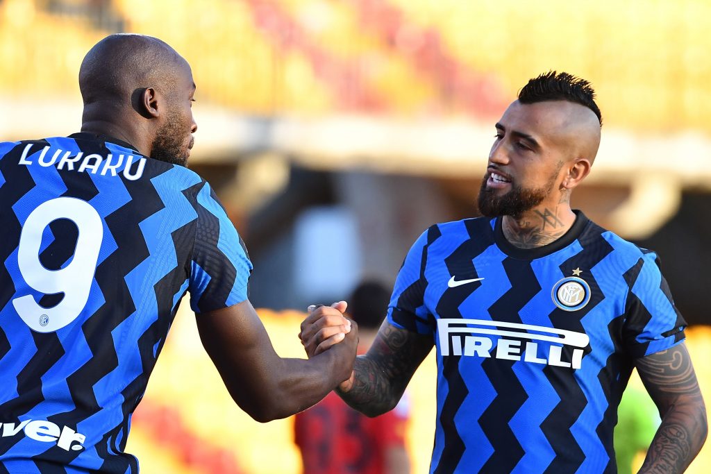 “Siempre con el cuchillo habitual entre los dientes”: prensa italiana se rindió ante el nivel de Arturo Vidal en empate del Inter de Milán