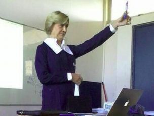 Evelyn Matthei recordó sus tiempos como profesora con emotiva foto y fue criticada por internauta