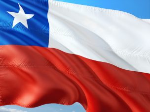 Agencia Fitch rebaja clasificación soberana de Chile debido a estallido social y Covid-19