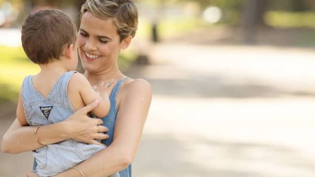 “Es igual a su mamá”: El gran parecido de Pedro Milagros con Javiera Suárez en foto junto a su padre