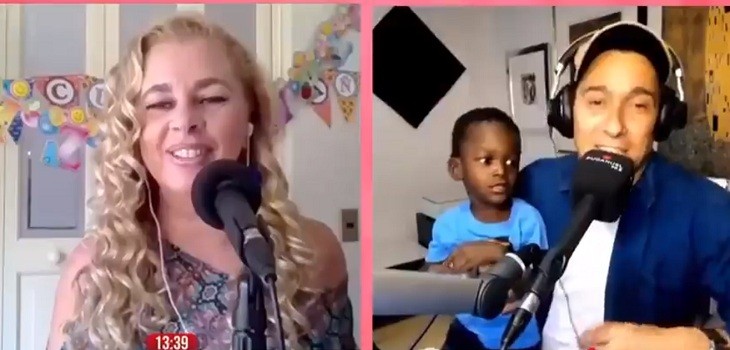 Hijo de Rafael Araneda y Marcela Vacarezza se robó miradas en entrevista en vivo: “Le gusta el micrófono”