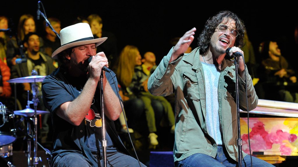 Eddie Vedder todavía no supera la muerte de Chris Cornell: “Aún no he lidiado con esto del todo”