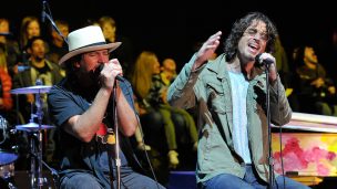 Eddie Vedder todavía no supera la muerte de Chris Cornell: 