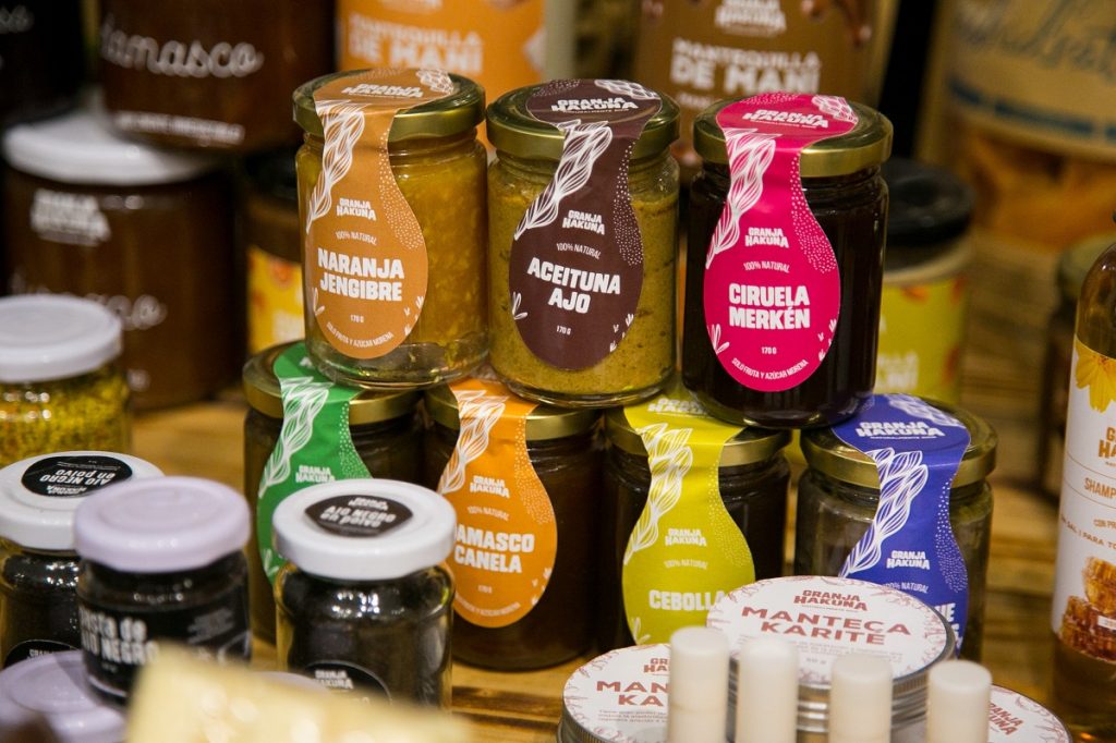 Desde la “Miel Gibson” a otros increíbles productos: Feria apoya a los emprendimientos en plena pandemia
