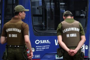 Bus del Transantiago choca un vehículo y se incrusta en una vivienda