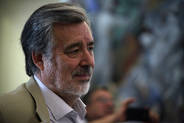 Senador Guillier insiste en adelantar las elecciones presidenciales: “Chile no resiste 16 meses más a Sebastián Piñera”