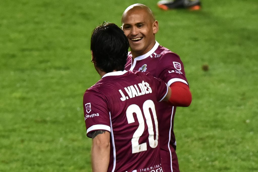 Miguel Ponce elogió la responsabilidad de “Chupete” Suazo y “Pájaro” Valdés: “Han sido super responsables, han guiado a este equipo”