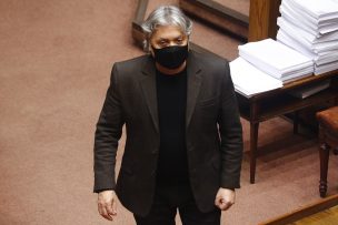 Senador Alejandro Navarro se mantiene en rehabilitación respiratoria, cardiovascular y motora