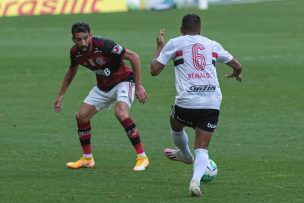 Brasil: Mauricio Isla fue titular y recibió amarilla en dura derrota de Flamengo