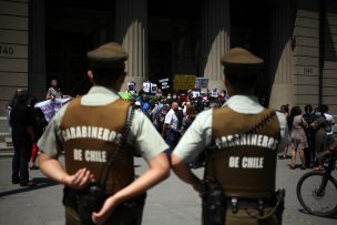 Tres carabineros fueron detenidos y desvinculados por presuntas irregularidades administrativas en Recoleta