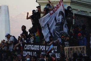 Carabineros detuvo a 6 personas tras disturbios este viernes en Plaza Italia [FOTOS]