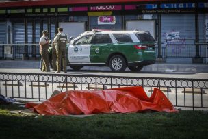 Encuentran a dos personas muertas con cortes en el cuello en plena Alameda en Santiago