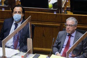 Defensa de Víctor Pérez apunta a su renuncia como argumento para rechazar acusación constitucional