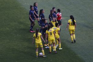 Campeonato Femenino: La ‘U’ abrochó el liderato de su grupo con goleada