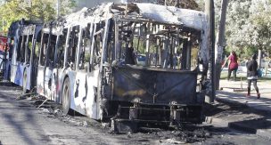 Antisociales quemaron bus del Transantiago en Recoleta