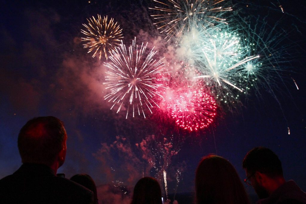 Concón decide suspender el show de fuegos artificiales de Año Nuevo: “Creemos que esos más de 100 millones de pesos pueden tener un mejor destino”